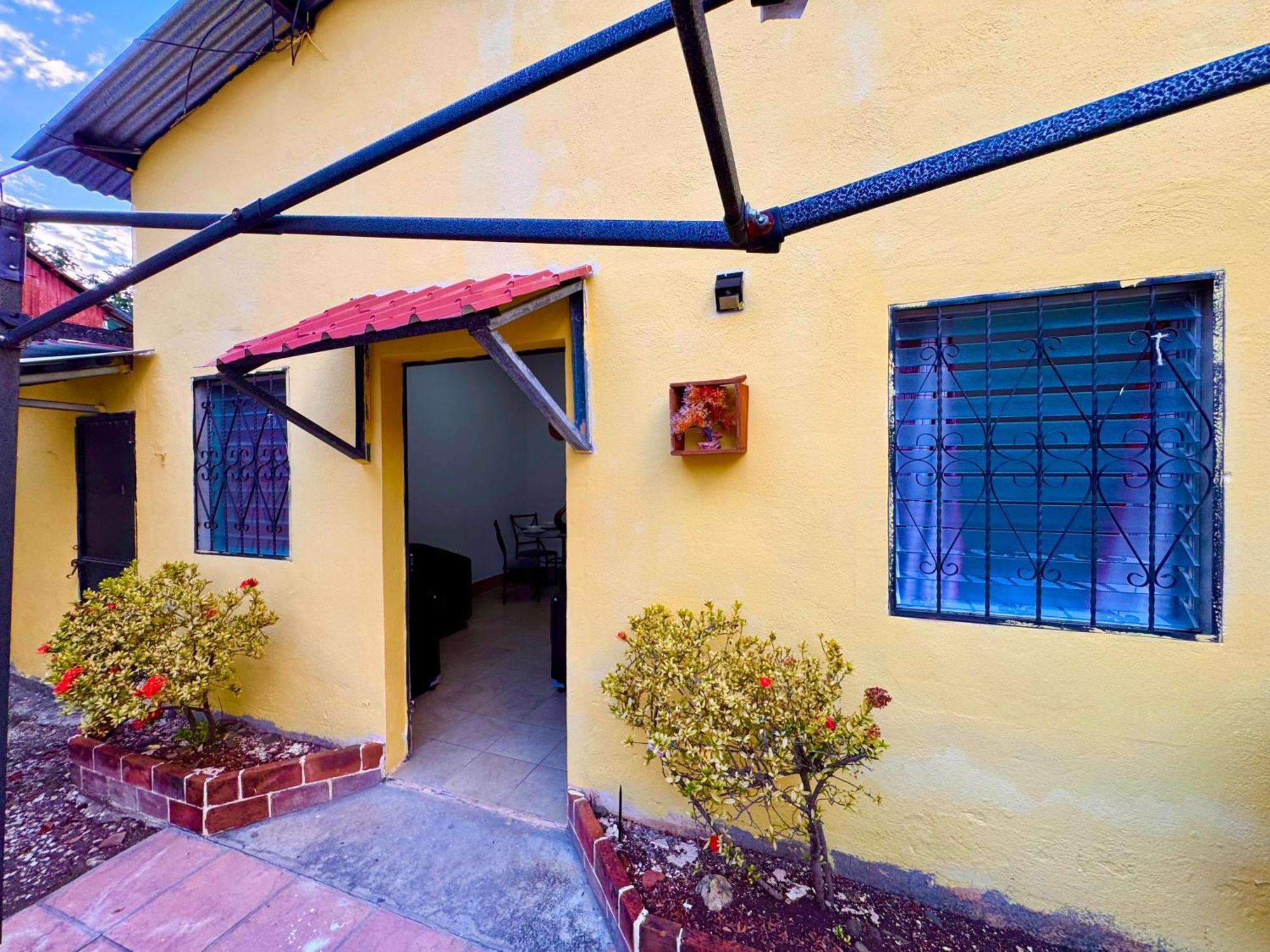 Hostal Inn 1 Flores Exterior foto